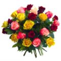 Bouquet assortito di rose corte in vari colori.