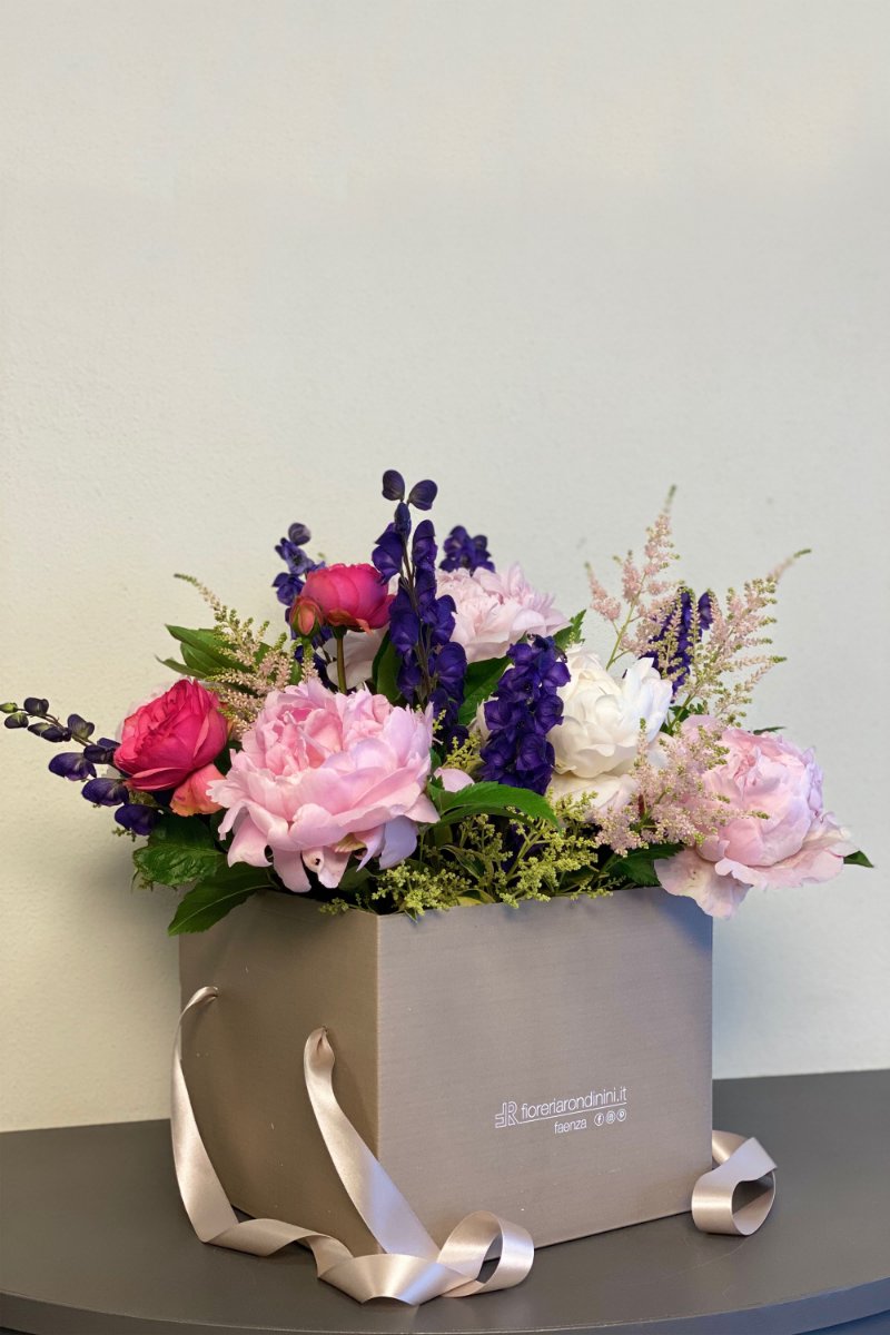 Foto Box di fiori misti · Tortora, cm 20x25