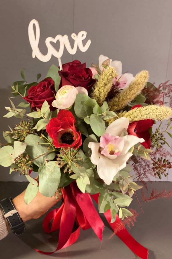 Bouquet fiori misti e rose rosse h50cm